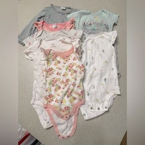 Onesies lot plus one long sleeve shirt